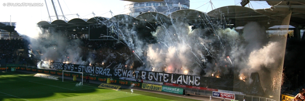 Sturm Graz - Austria Wien
Oesterreichische Fussball Bundesliga, 11. Runde, SK Sturm Graz - FK Austria Wien, Stadion Liebenau Graz, 15.10.2017. 

Foto zeigt Fans von Sturm mit einer Choreografie
Schlüsselwörter: pyrotechnik