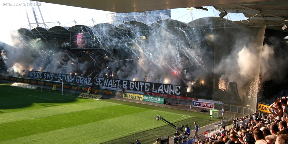 Sturm Graz - Austria Wien
Oesterreichische Fussball Bundesliga, 11. Runde, SK Sturm Graz - FK Austria Wien, Stadion Liebenau Graz, 15.10.2017. 

Foto zeigt Fans von Sturm mit einer Choreografie
Schlüsselwörter: pyrotechnik