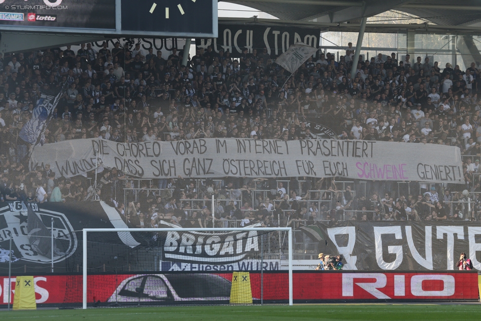 Sturm Graz - Austria Wien
Oesterreichische Fussball Bundesliga, 11. Runde, SK Sturm Graz - FK Austria Wien, Stadion Liebenau Graz, 15.10.2017. 

Foto zeigt Fans von Sturm mit einem Spruchband
