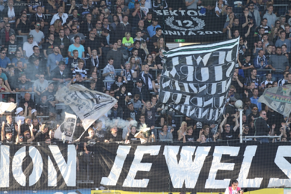 Sturm Graz - Austria Wien
Oesterreichische Fussball Bundesliga, 11. Runde, SK Sturm Graz - FK Austria Wien, Stadion Liebenau Graz, 15.10.2017. 

Foto zeigt Fans von Sturm
