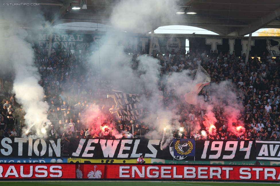 Sturm Graz - Austria Wien
Oesterreichische Fussball Bundesliga, 11. Runde, SK Sturm Graz - FK Austria Wien, Stadion Liebenau Graz, 15.10.2017. 

Foto zeigt Fans von Sturm
Schlüsselwörter: pyrotechnik