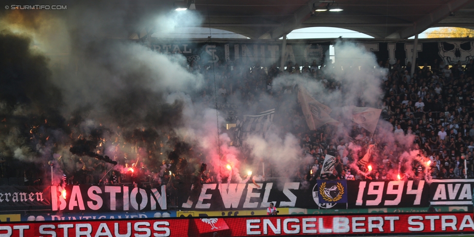 Sturm Graz - Austria Wien
Oesterreichische Fussball Bundesliga, 11. Runde, SK Sturm Graz - FK Austria Wien, Stadion Liebenau Graz, 15.10.2017. 

Foto zeigt Fans von Sturm
Schlüsselwörter: pyrotechnik