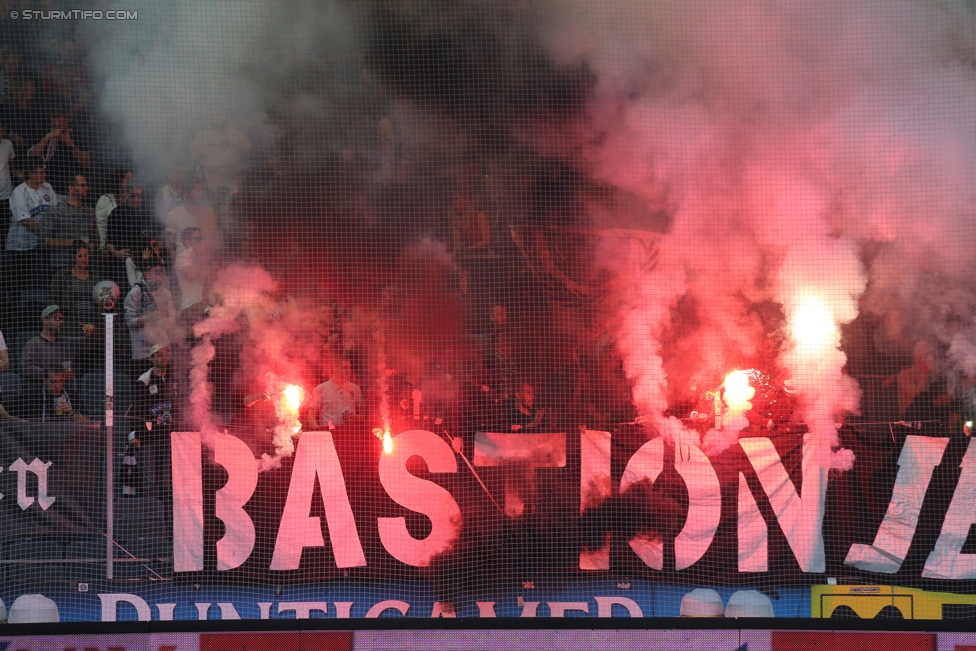 Sturm Graz - Austria Wien
Oesterreichische Fussball Bundesliga, 11. Runde, SK Sturm Graz - FK Austria Wien, Stadion Liebenau Graz, 15.10.2017. 

Foto zeigt Fans von Sturm
Schlüsselwörter: pyrotechnik