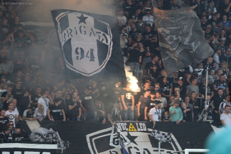 Sturm Graz - Austria Wien
Oesterreichische Fussball Bundesliga, 11. Runde, SK Sturm Graz - FK Austria Wien, Stadion Liebenau Graz, 15.10.2017. 

Foto zeigt Fans von Sturm
Schlüsselwörter: pyrotechnik