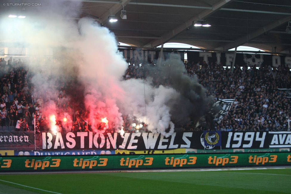 Sturm Graz - Austria Wien
Oesterreichische Fussball Bundesliga, 11. Runde, SK Sturm Graz - FK Austria Wien, Stadion Liebenau Graz, 15.10.2017. 

Foto zeigt Fans von Sturm
Schlüsselwörter: pyrotechnik