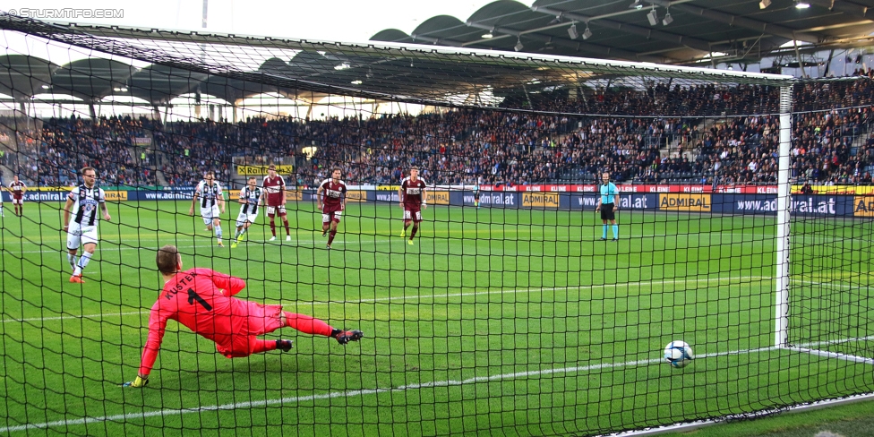 Sturm Graz - Mattersburg
Oesterreichische Fussball Bundesliga, 12. Runde, SK Sturm Graz - SV Mattersburg, Stadion Liebenau Graz, 21.10.2017. 

Foto zeigt Peter Zulj (Sturm) und Markus Kuster (Mattersburg)
Schlüsselwörter: elfmeter torjubel