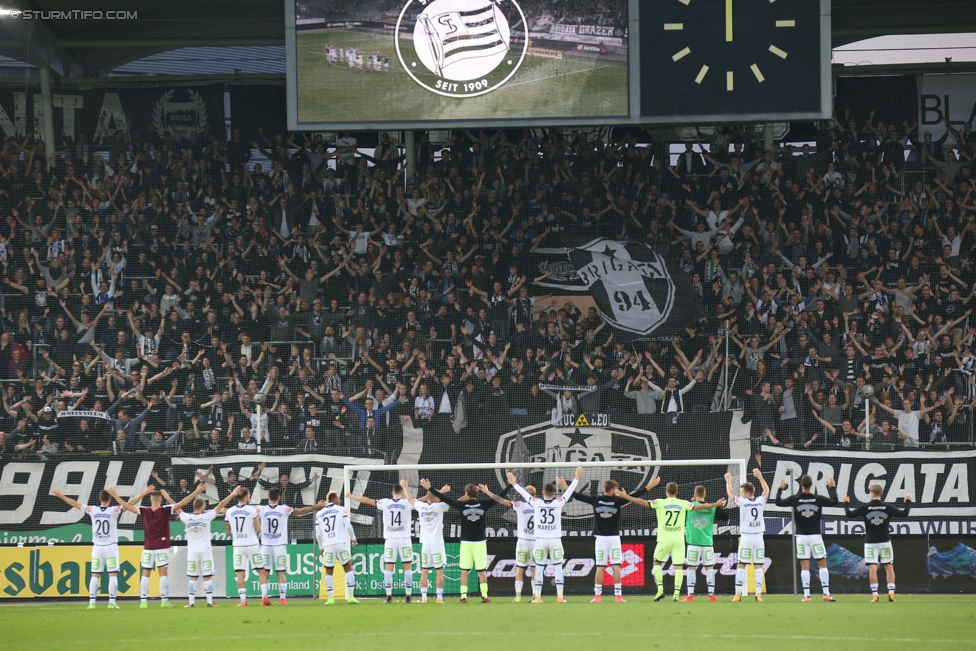 Sturm Graz - Mattersburg
Oesterreichische Fussball Bundesliga, 12. Runde, SK Sturm Graz - SV Mattersburg, Stadion Liebenau Graz, 21.10.2017. 

Foto zeigt die Mannschaft von Sturm und Fans von Sturm
Schlüsselwörter: jubel