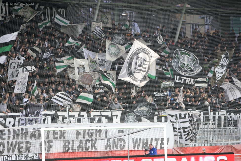 Sturm Graz - Altach
OEFB Cup, 3. Runde, SK Sturm Graz - SCR Altach, Stadion Liebenau Graz, 25.10.2017. 

Foto zeigt Fans von Sturm mit einem Spruchband
