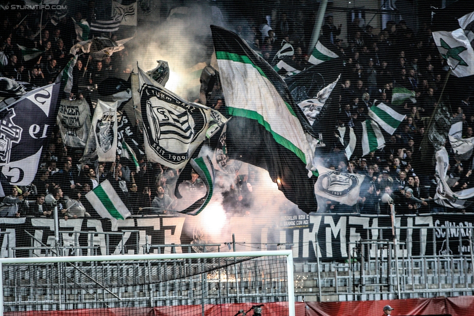 Sturm Graz - Altach
OEFB Cup, 3. Runde, SK Sturm Graz - SCR Altach, Stadion Liebenau Graz, 25.10.2017. 

Foto zeigt Fans von Sturm
Schlüsselwörter: pyrotechnik