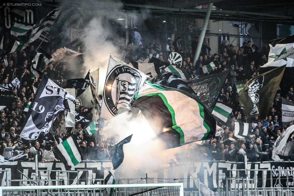 Sturm Graz - Altach
OEFB Cup, 3. Runde, SK Sturm Graz - SCR Altach, Stadion Liebenau Graz, 25.10.2017. 

Foto zeigt Fans von Sturm
Schlüsselwörter: pyrotechnik