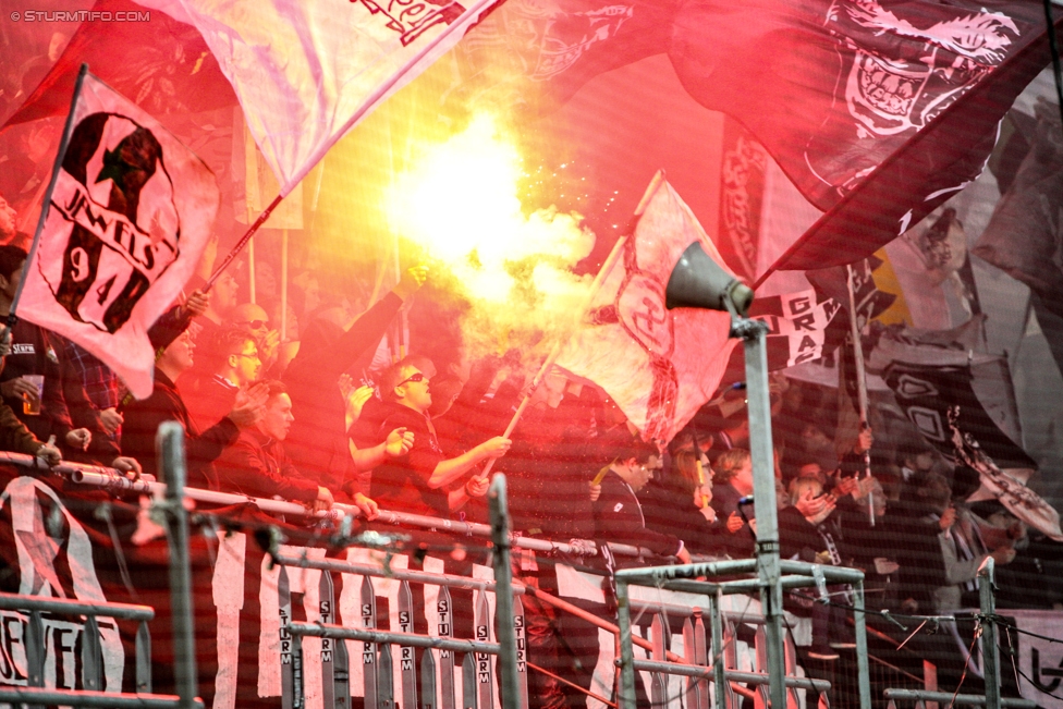 Sturm Graz - Altach
OEFB Cup, 3. Runde, SK Sturm Graz - SCR Altach, Stadion Liebenau Graz, 25.10.2017. 

Foto zeigt Fans von Sturm
Schlüsselwörter: pyrotechnik