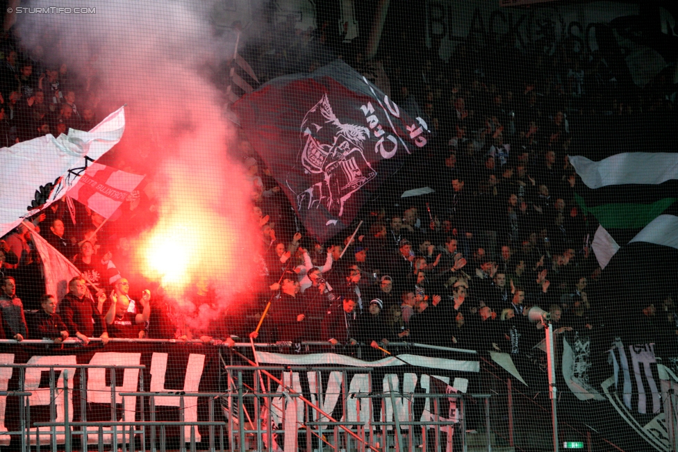 Sturm Graz - Altach
OEFB Cup, 3. Runde, SK Sturm Graz - SCR Altach, Stadion Liebenau Graz, 25.10.2017. 

Foto zeigt Fans von Sturm
Schlüsselwörter: pyrotechnik