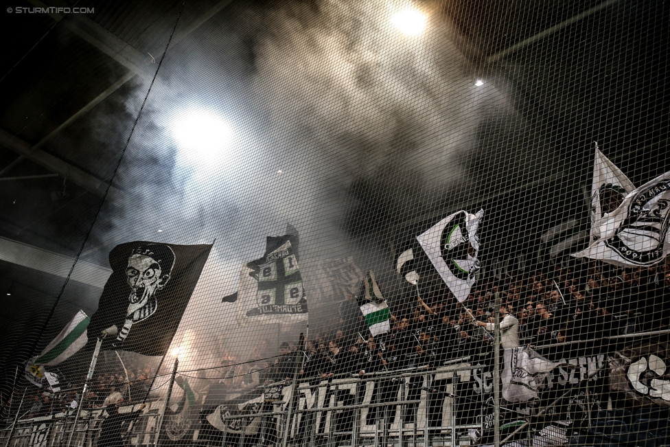 Sturm Graz - Altach
OEFB Cup, 3. Runde, SK Sturm Graz - SCR Altach, Stadion Liebenau Graz, 25.10.2017. 

Foto zeigt Fans von Sturm
Schlüsselwörter: pyrotechnik