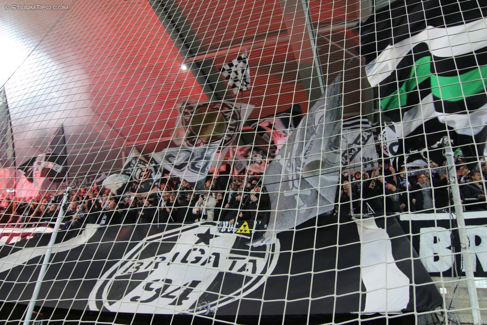 Sturm Graz - Altach
OEFB Cup, 3. Runde, SK Sturm Graz - SCR Altach, Stadion Liebenau Graz, 25.10.2017. 

Foto zeigt Fans von Sturm
Schlüsselwörter: pyrotechnik