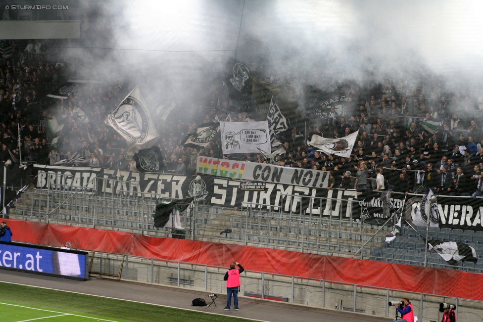 Sturm Graz - Altach
OEFB Cup, 3. Runde, SK Sturm Graz - SCR Altach, Stadion Liebenau Graz, 25.10.2017. 

Foto zeigt Fans von Sturm mit einem Spruchband
Schlüsselwörter: pyrotechnik