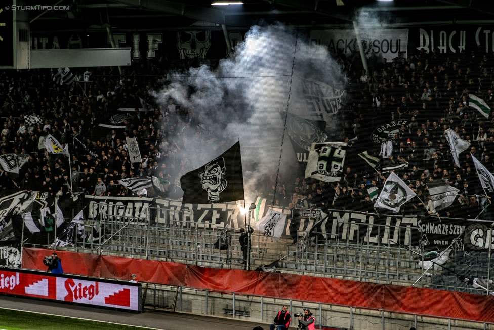 Sturm Graz - Altach
OEFB Cup, 3. Runde, SK Sturm Graz - SCR Altach, Stadion Liebenau Graz, 25.10.2017. 

Foto zeigt Fans von Sturm
Schlüsselwörter: pyrotechnik