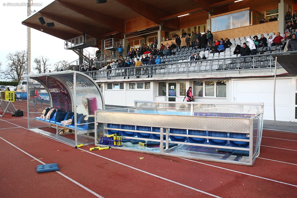 Wolfsberg - Sturm Graz
Oesterreichische Fussball Bundesliga, 13. Runde, Wolfsberger AC - SK Sturm Graz, Lavanttal Arena Wolfsberg, 29.10.2017. 

Foto zeigt eine umgefallene Ersatzbank
Schlüsselwörter: wetter