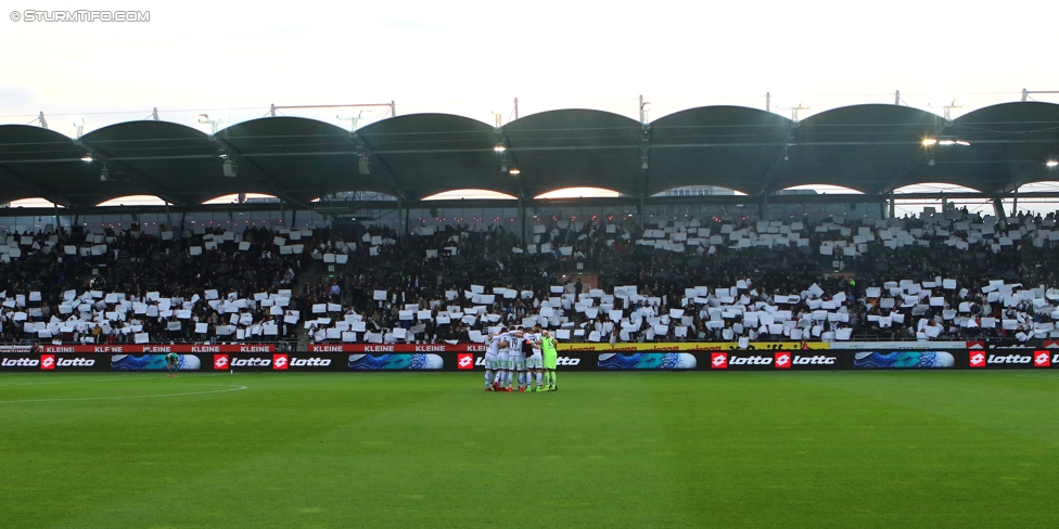 Sturm Graz - Rapid Wien
Oesterreichische Fussball Bundesliga, 14. Runde, SK Sturm Graz - SK Rapid Wien, Stadion Liebenau Graz, 04.11.2017. 

Foto zeigt Fans von Sturm mit einer Choreografie
