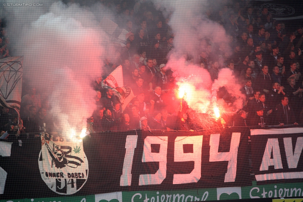 Sturm Graz - Rapid Wien
Oesterreichische Fussball Bundesliga, 14. Runde, SK Sturm Graz - SK Rapid Wien, Stadion Liebenau Graz, 04.11.2017. 

Foto zeigt Fans von Sturm
Schlüsselwörter: pyrotechnik