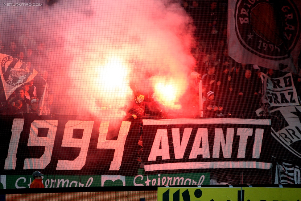 Sturm Graz - Rapid Wien
Oesterreichische Fussball Bundesliga, 14. Runde, SK Sturm Graz - SK Rapid Wien, Stadion Liebenau Graz, 04.11.2017. 

Foto zeigt Fans von Sturm
Schlüsselwörter: pyrotechnik