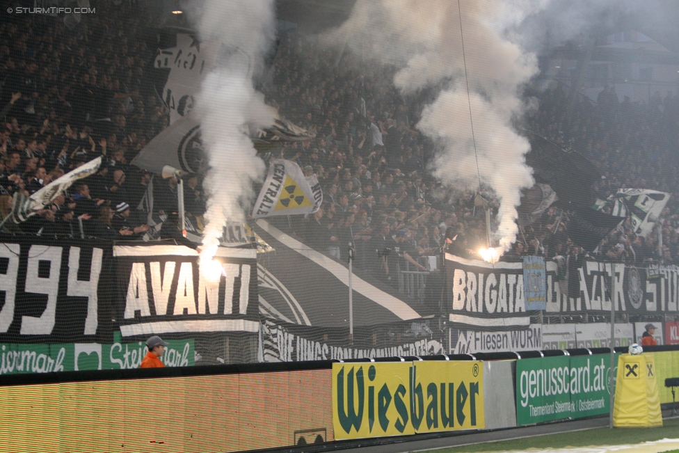 Sturm Graz - Rapid Wien
Oesterreichische Fussball Bundesliga, 14. Runde, SK Sturm Graz - SK Rapid Wien, Stadion Liebenau Graz, 04.11.2017. 

Foto zeigt Fans von Sturm
Schlüsselwörter: pyrotechnik