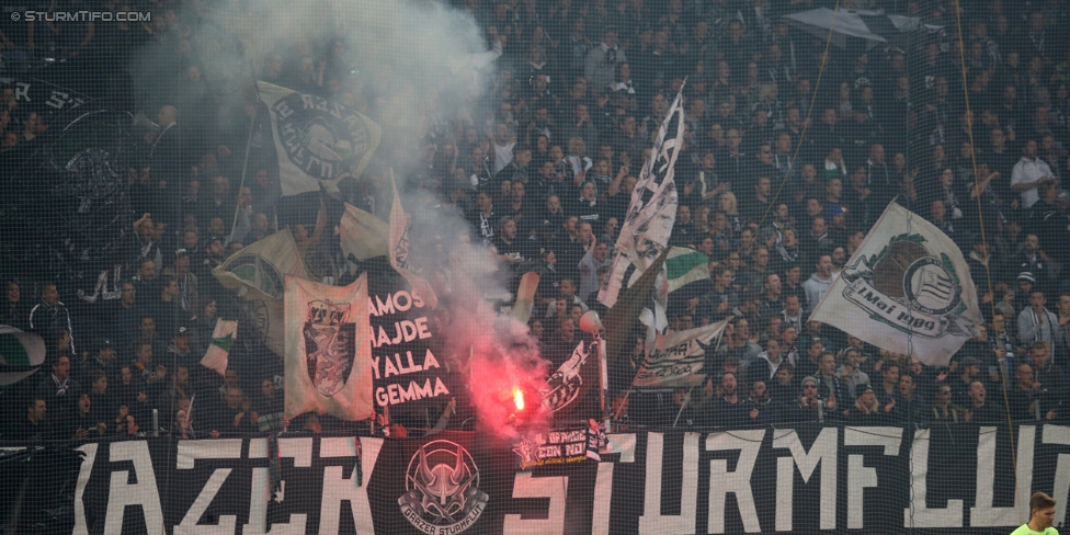 Sturm Graz - Rapid Wien
Oesterreichische Fussball Bundesliga, 14. Runde, SK Sturm Graz - SK Rapid Wien, Stadion Liebenau Graz, 04.11.2017. 

Foto zeigt Fans von Sturm
Schlüsselwörter: pyrotechnik