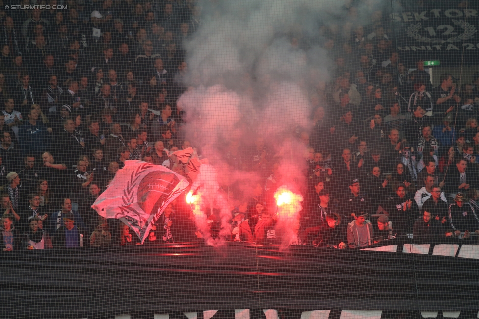 Sturm Graz - Rapid Wien
Oesterreichische Fussball Bundesliga, 14. Runde, SK Sturm Graz - SK Rapid Wien, Stadion Liebenau Graz, 04.11.2017. 

Foto zeigt Fans von Sturm
Schlüsselwörter: pyrotechnik