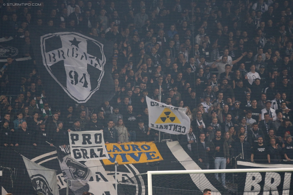 Sturm Graz - Rapid Wien
Oesterreichische Fussball Bundesliga, 14. Runde, SK Sturm Graz - SK Rapid Wien, Stadion Liebenau Graz, 04.11.2017. 

Foto zeigt Fans von Sturm
