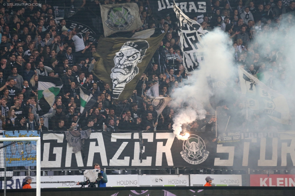 Sturm Graz - Rapid Wien
Oesterreichische Fussball Bundesliga, 14. Runde, SK Sturm Graz - SK Rapid Wien, Stadion Liebenau Graz, 04.11.2017. 

Foto zeigt Fans von Sturm
Schlüsselwörter: pyrotechnik