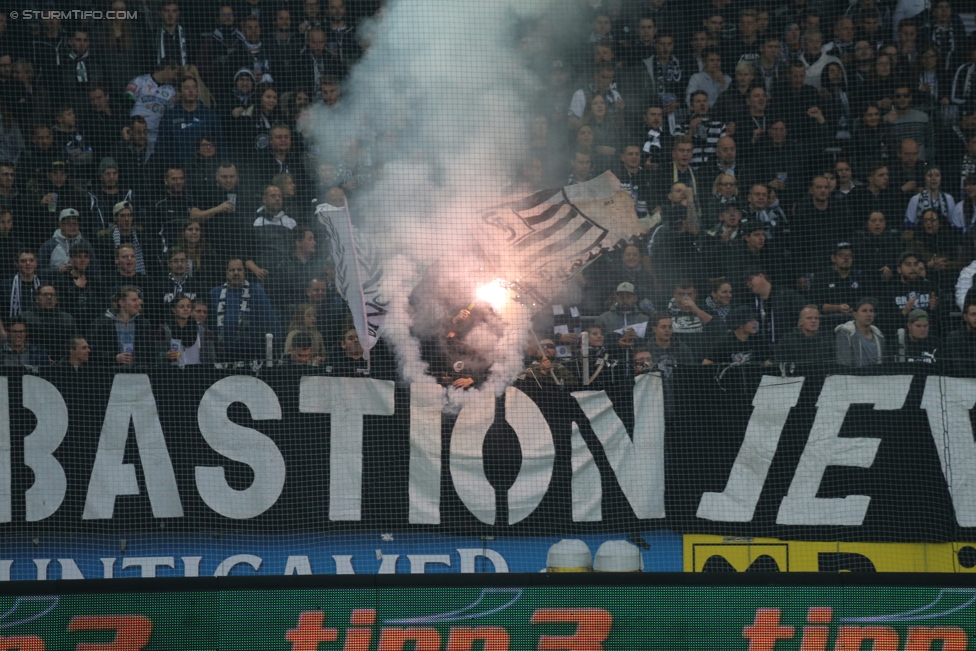 Sturm Graz - Rapid Wien
Oesterreichische Fussball Bundesliga, 14. Runde, SK Sturm Graz - SK Rapid Wien, Stadion Liebenau Graz, 04.11.2017. 

Foto zeigt Fans von Sturm
Schlüsselwörter: pyrotechnik