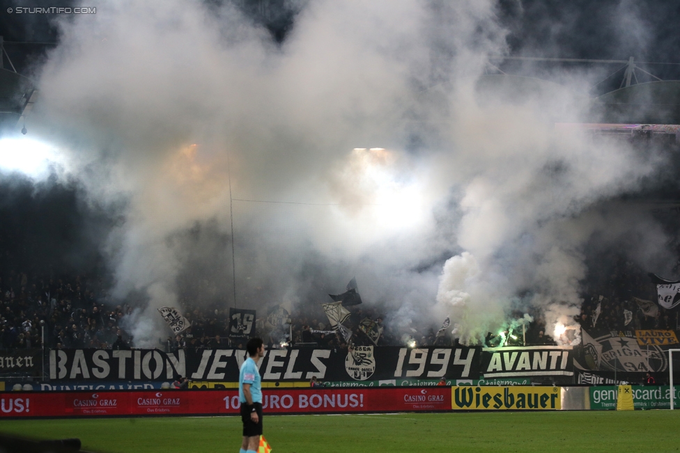 Sturm Graz - Rapid Wien
Oesterreichische Fussball Bundesliga, 14. Runde, SK Sturm Graz - SK Rapid Wien, Stadion Liebenau Graz, 04.11.2017. 

Foto zeigt Fans von Sturm
Schlüsselwörter: pyrotechnik