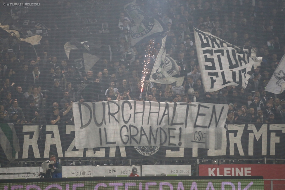 Sturm Graz - Rapid Wien
Oesterreichische Fussball Bundesliga, 14. Runde, SK Sturm Graz - SK Rapid Wien, Stadion Liebenau Graz, 04.11.2017. 

Foto zeigt Fans von Sturm mit einem Spruchband
Schlüsselwörter: pyrotechnik