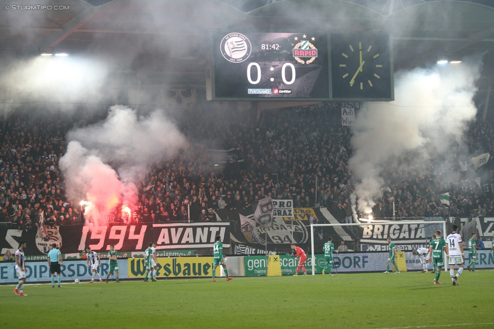 Sturm Graz - Rapid Wien
Oesterreichische Fussball Bundesliga, 14. Runde, SK Sturm Graz - SK Rapid Wien, Stadion Liebenau Graz, 04.11.2017. 

Foto zeigt Fans von Sturm
Schlüsselwörter: pyrotechnik