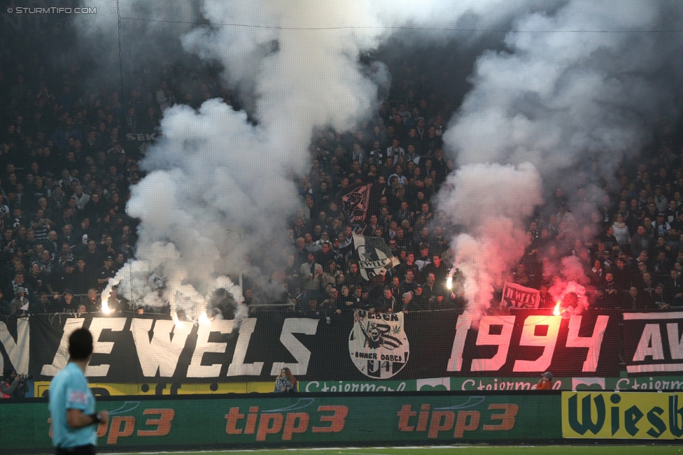 Sturm Graz - Rapid Wien
Oesterreichische Fussball Bundesliga, 14. Runde, SK Sturm Graz - SK Rapid Wien, Stadion Liebenau Graz, 04.11.2017. 

Foto zeigt Fans von Sturm
Schlüsselwörter: pyrotechnik