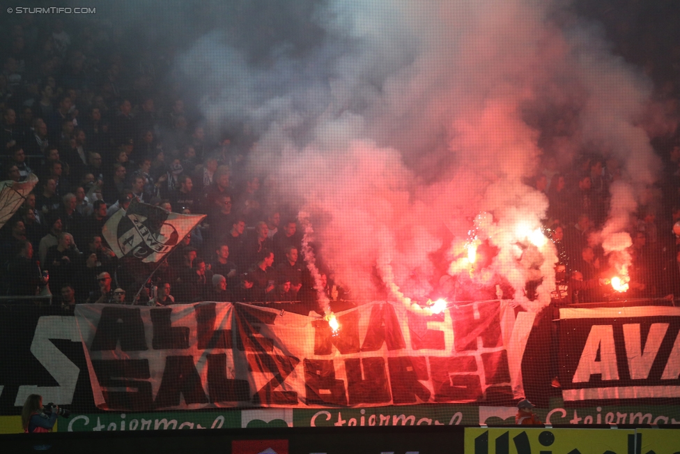 Sturm Graz - Rapid Wien
Oesterreichische Fussball Bundesliga, 14. Runde, SK Sturm Graz - SK Rapid Wien, Stadion Liebenau Graz, 04.11.2017. 

Foto zeigt Fans von Sturm
Schlüsselwörter: pyrotechnik