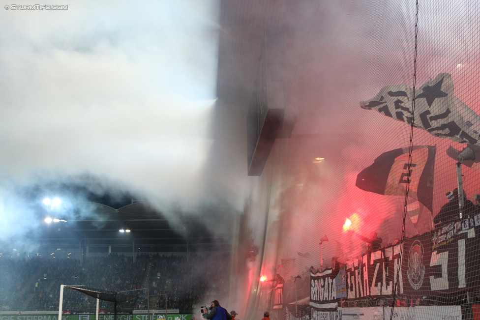 Sturm Graz - Rapid Wien
Oesterreichische Fussball Bundesliga, 14. Runde, SK Sturm Graz - SK Rapid Wien, Stadion Liebenau Graz, 04.11.2017. 

Foto zeigt Fans von Sturm
Schlüsselwörter: pyrotechnik