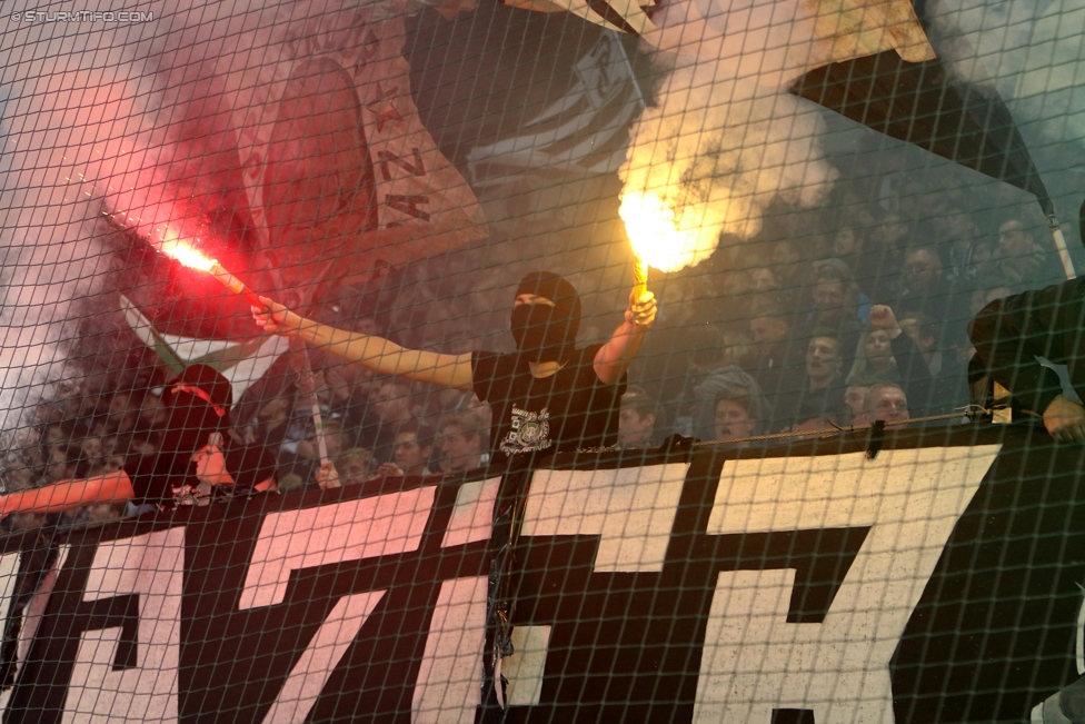 Sturm Graz - Rapid Wien
Oesterreichische Fussball Bundesliga, 14. Runde, SK Sturm Graz - SK Rapid Wien, Stadion Liebenau Graz, 04.11.2017. 

Foto zeigt Fans von Sturm
Schlüsselwörter: pyrotechnik