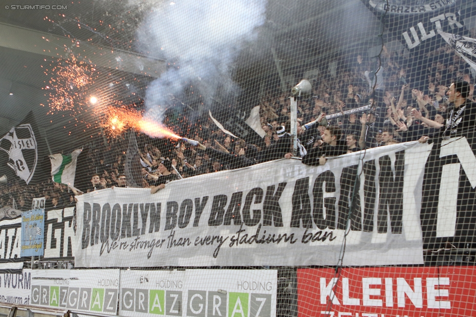 Sturm Graz - Rapid Wien
Oesterreichische Fussball Bundesliga, 14. Runde, SK Sturm Graz - SK Rapid Wien, Stadion Liebenau Graz, 04.11.2017. 

Foto zeigt Fans von Sturm
Schlüsselwörter: pyrotechnik