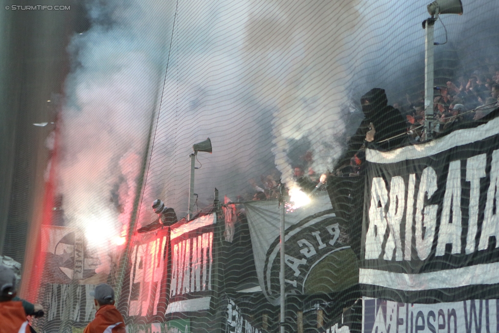 Sturm Graz - Rapid Wien
Oesterreichische Fussball Bundesliga, 14. Runde, SK Sturm Graz - SK Rapid Wien, Stadion Liebenau Graz, 04.11.2017. 

Foto zeigt Fans von Sturm
Schlüsselwörter: pyrotechnik