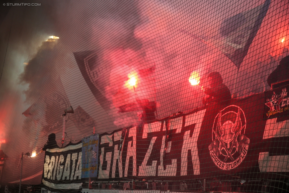 Sturm Graz - Rapid Wien
Oesterreichische Fussball Bundesliga, 14. Runde, SK Sturm Graz - SK Rapid Wien, Stadion Liebenau Graz, 04.11.2017. 

Foto zeigt Fans von Sturm
Schlüsselwörter: pyrotechnik