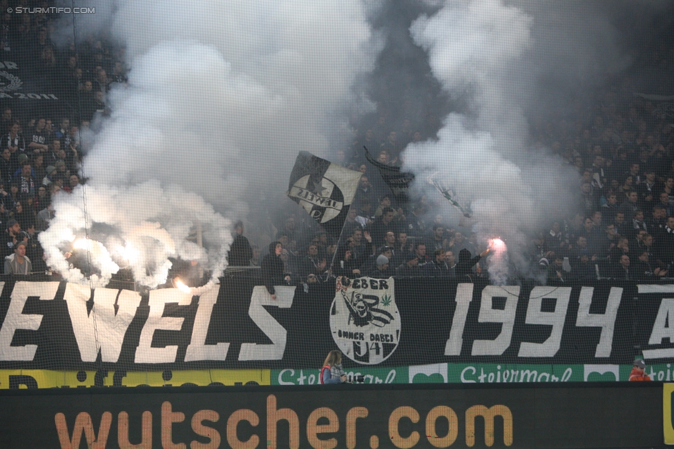 Sturm Graz - Rapid Wien
Oesterreichische Fussball Bundesliga, 14. Runde, SK Sturm Graz - SK Rapid Wien, Stadion Liebenau Graz, 04.11.2017. 

Foto zeigt Fans von Sturm
Schlüsselwörter: pyrotechnik