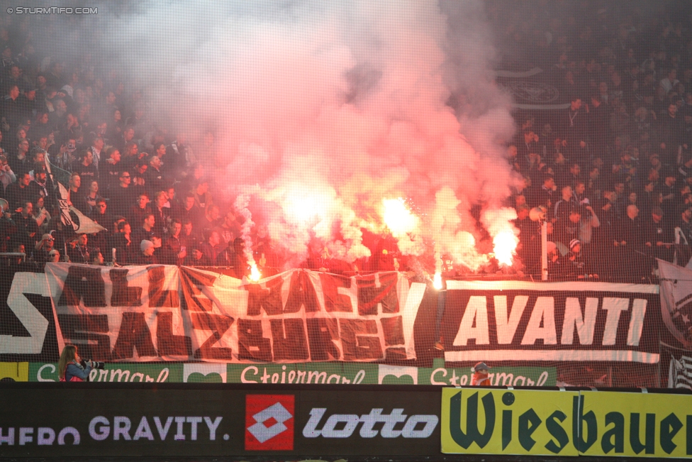 Sturm Graz - Rapid Wien
Oesterreichische Fussball Bundesliga, 14. Runde, SK Sturm Graz - SK Rapid Wien, Stadion Liebenau Graz, 04.11.2017. 

Foto zeigt Fans von Sturm mit einem Spruchband
Schlüsselwörter: pyrotechnik