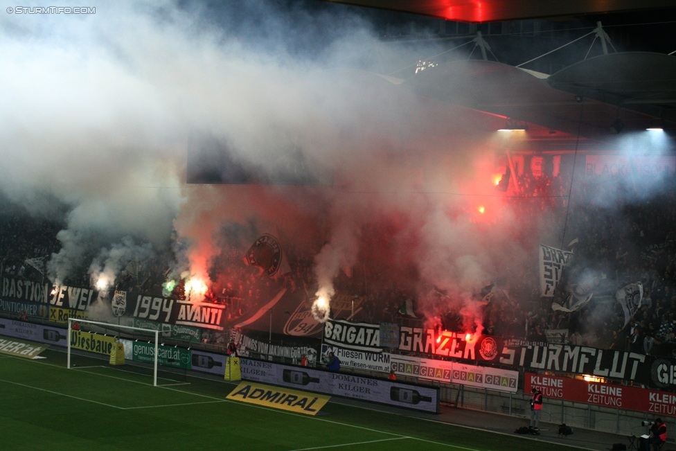 Sturm Graz - Rapid Wien
Oesterreichische Fussball Bundesliga, 14. Runde, SK Sturm Graz - SK Rapid Wien, Stadion Liebenau Graz, 04.11.2017. 

Foto zeigt Fans von Sturm
Schlüsselwörter: pyrotechnik