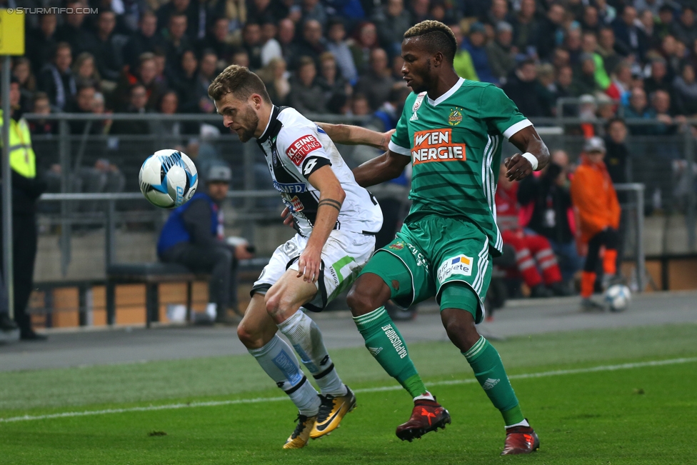 Sturm Graz - Rapid Wien
Oesterreichische Fussball Bundesliga, 14. Runde, SK Sturm Graz - SK Rapid Wien, Stadion Liebenau Graz, 04.11.2017. 

Foto zeigt Philipp Huspek (Sturm) und Boli Bolingoli-Mbombo (Rapid)
