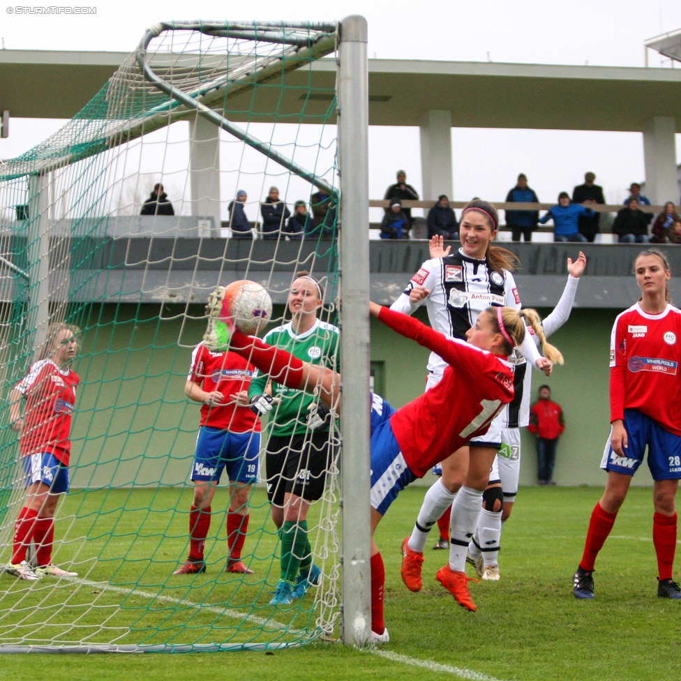 Sturm Damen - Vorderland
OEFB Frauen Bundesliga, 9. Runde,  SK Sturm Graz Damen - FFC Vorderland, Verbandsplatz Graz, 12.11.2017. 

Foto zeigt Nathalie Bachmeier (Vorderland), Petra Mitter (Vorderland) und Anna Malle (Sturm Damen)
Schlüsselwörter: tor