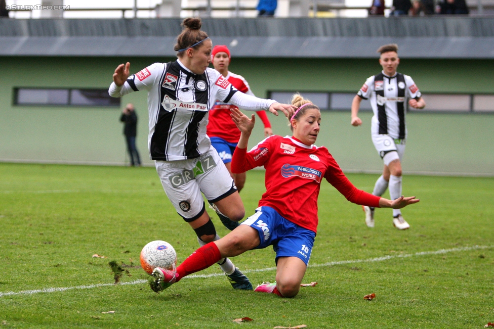 Sturm Damen - Vorderland
OEFB Frauen Bundesliga, 9. Runde,  SK Sturm Graz Damen - FFC Vorderland, Verbandsplatz Graz, 12.11.2017. 

Foto zeigt Isabella Posch (Sturm Damen) und Petra Mitter (Vorderland)
