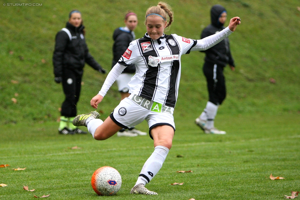 Sturm Damen - Vorderland
OEFB Frauen Bundesliga, 9. Runde,  SK Sturm Graz Damen - FFC Vorderland, Verbandsplatz Graz, 12.11.2017. 

Foto zeigt Celina Degen (Sturm Damen)
