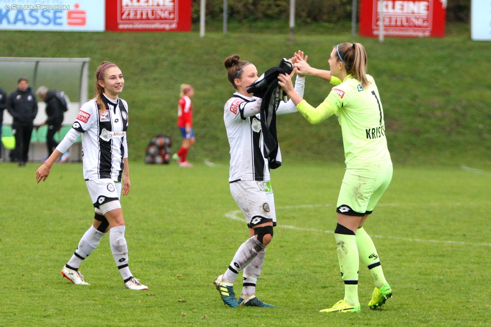 Sturm Damen - Vorderland
OEFB Frauen Bundesliga, 9. Runde,  SK Sturm Graz Damen - FFC Vorderland, Verbandsplatz Graz, 12.11.2017. 

Foto zeigt Katharina Naschenweng (Sturm Damen), Isabella Posch (Sturm Damen) und Anna Carina Kristler (Sturm Damen)
