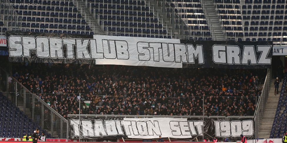 Salzburg - Sturm Graz
Oesterreichische Fussball Bundesliga, 15. Runde, RB Salzburg - SK Sturm Graz, Stadion Wals-Siezenheim, 19.11.2017. 

Foto zeigt Fans von Sturm mit einer Choreografie
