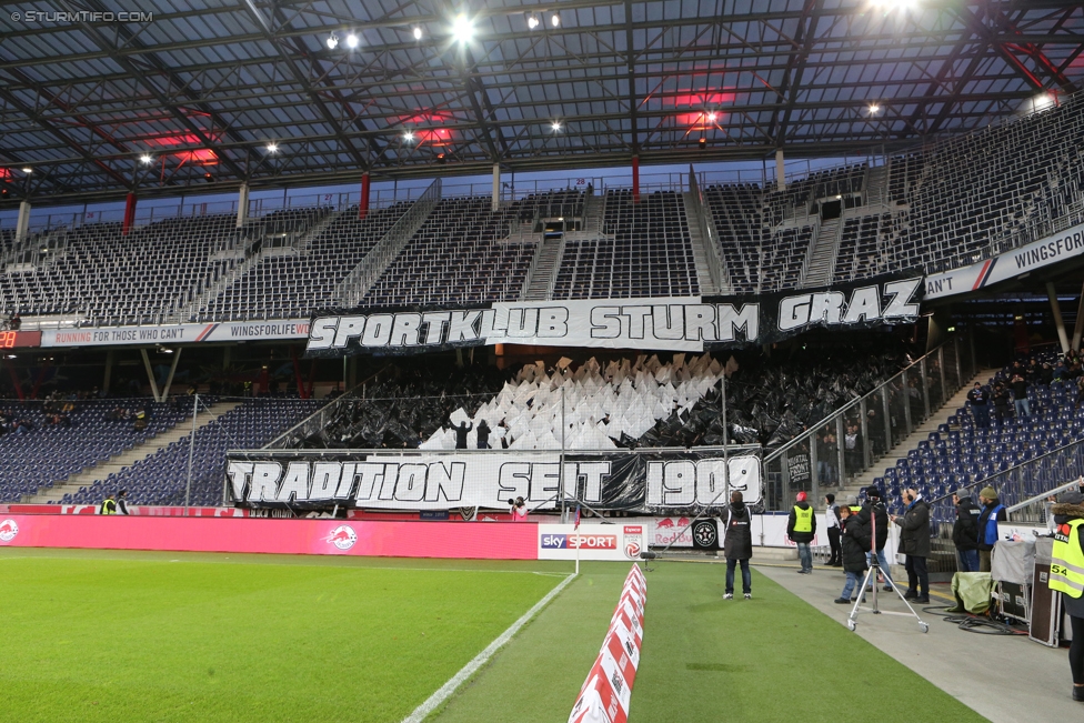 Salzburg - Sturm Graz
Oesterreichische Fussball Bundesliga, 15. Runde, RB Salzburg - SK Sturm Graz, Stadion Wals-Siezenheim, 19.11.2017. 

Foto zeigt Fans von Sturm mit einer Choreografie
